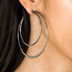 PAPARAZZI DROP IT LIKE IT’S HAUTE GUNMETAL BLACK HOOP EARRINGS